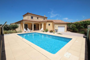 Superbe villa climatisée clôturée, WIFI, 3 km de la mer, 4 belles chambres, piscine privée sur les hauteurs du village LXTOU21
